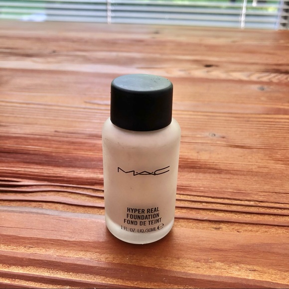 MAC Hyper Real Foundation, Violet - Picture 5 of 5